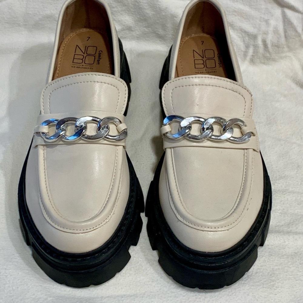 Cream 2” Platform Loafers with Chrome Chain Accent- NEW